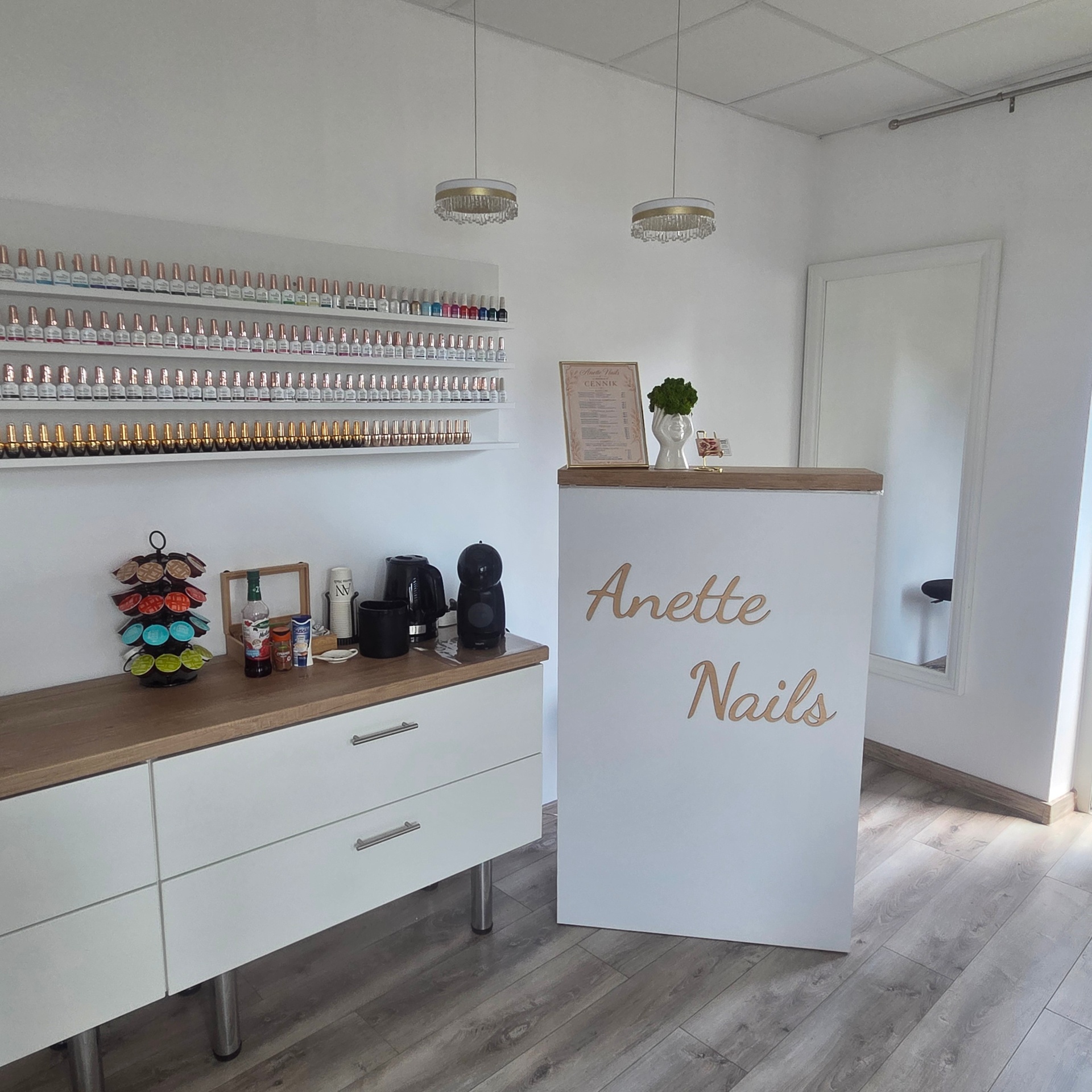 Studio ANETTE NAILS — recepcja i lakiery